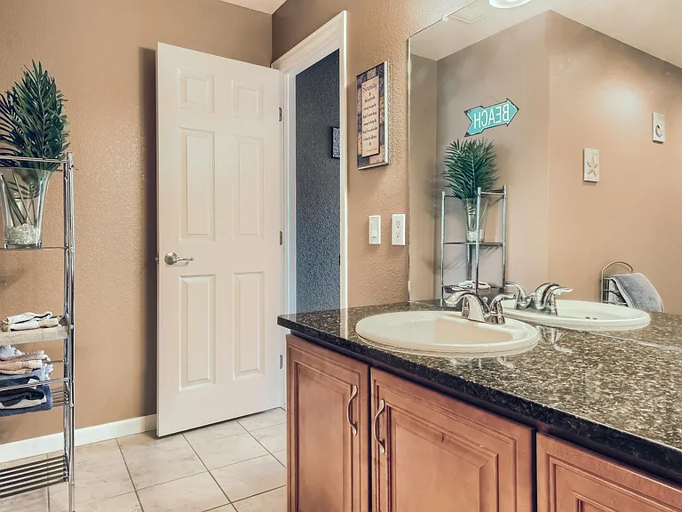 1751 S Buchanan Cir — Photo 14