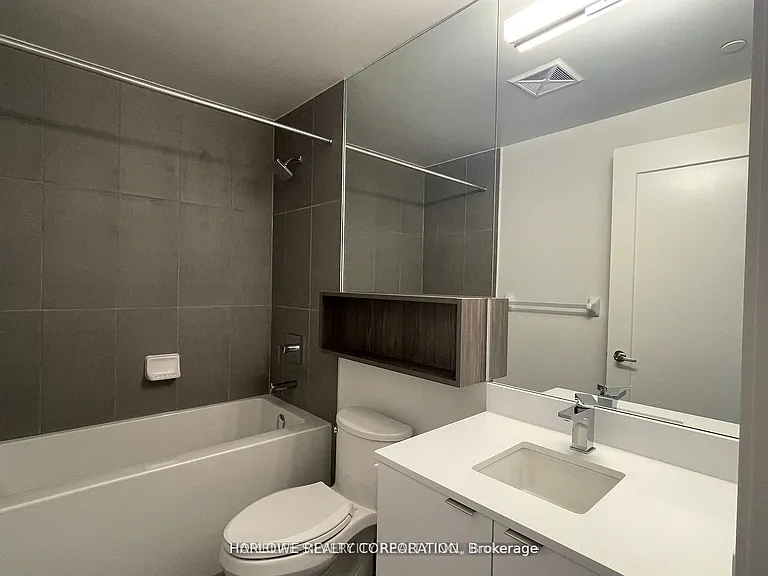 60 Princess St #341 — Photo 4