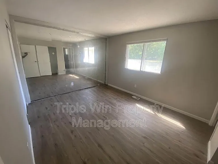 2372 Rockymont Dr — Photo 9