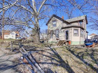 556 11th Ave S, Clinton, IA 52732