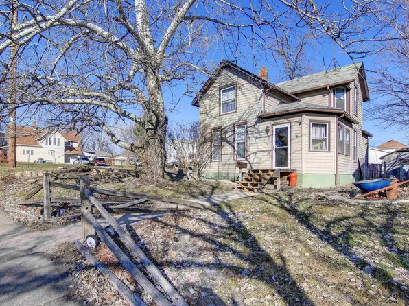 556 11th Ave S, Clinton, IA 52732