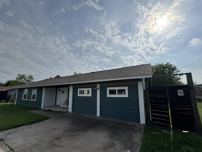 3520 Roanoke Dr — Photo 31
