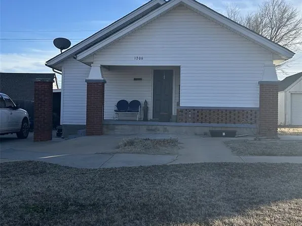 1206 Orient Ave, Clinton, OK 73601