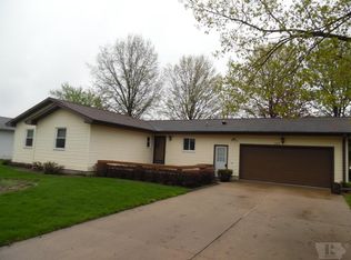 2909 Dill St, Burlington, IA 52601