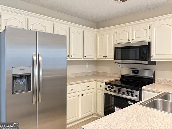 3rd image of 532 Loxley Dr