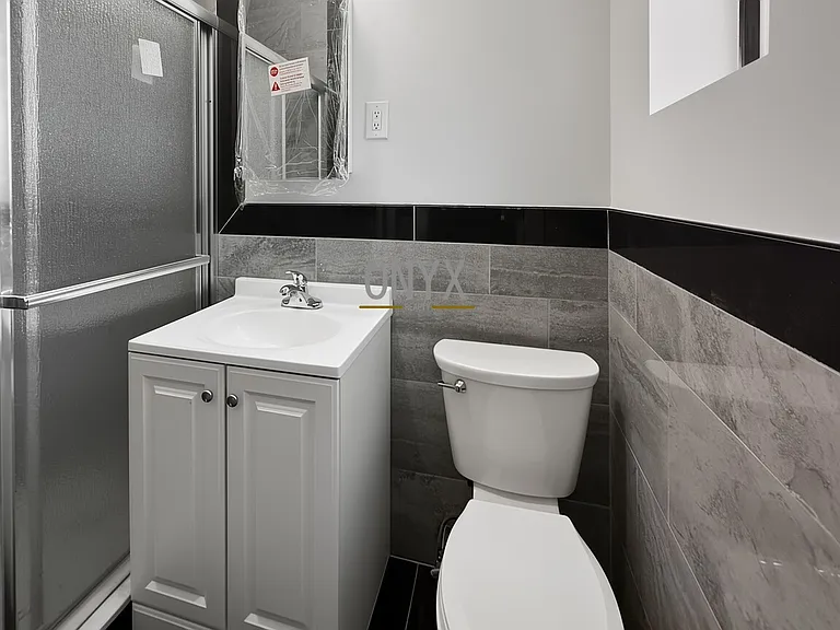1677 Gates Ave #2L — Photo 9