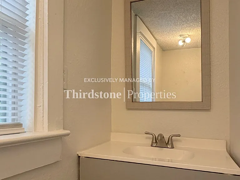 2125 Lambert St — Photo 16