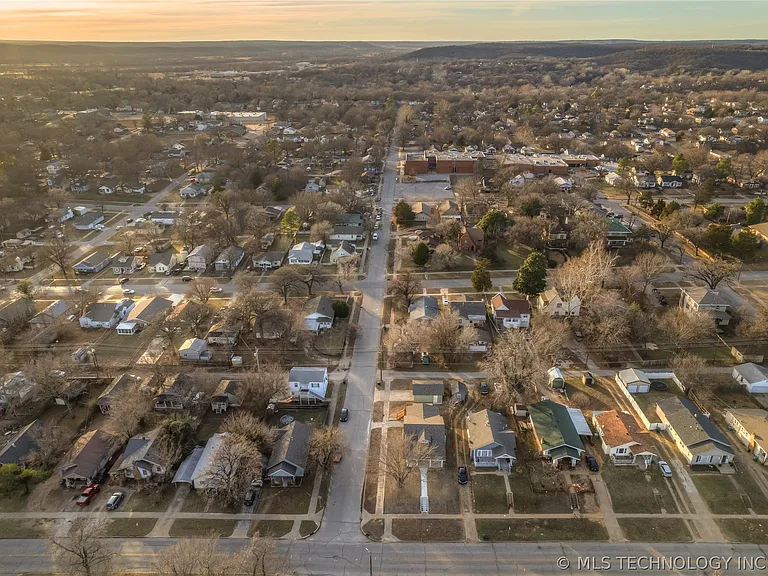 700 N McKinley Ave — Photo 41