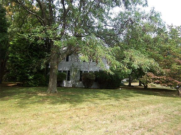 3rd image of 3245 Green Meadow Dr