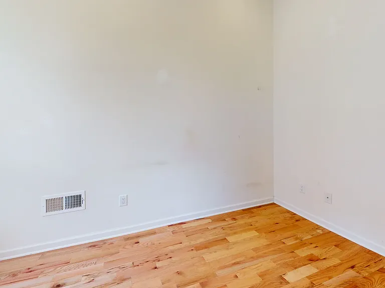 640 N 32nd St #1F — Photo 4