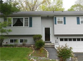 8 Mendes Rd, Danbury, CT 06811