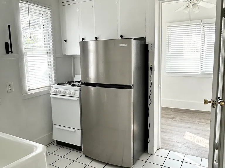 305 E 3rd Ave #7 — Photo 4