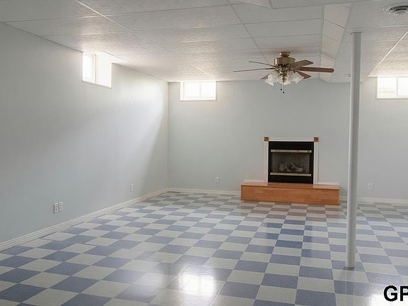 3rd image of 302 Prairie Rd