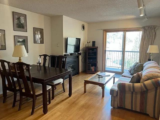 2 bed, 745 sqft, $2,700 — Photo 2