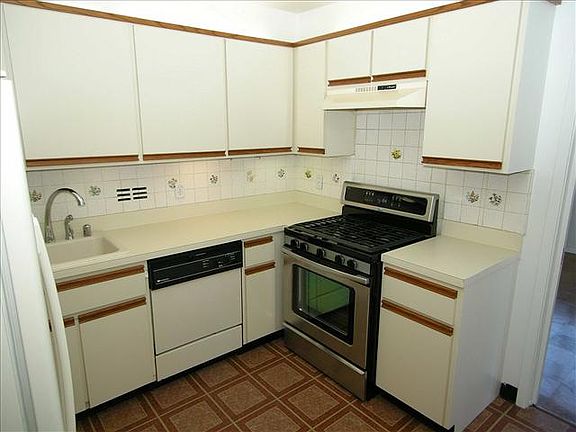5th image of 5500 Friendship Blvd #P-572
