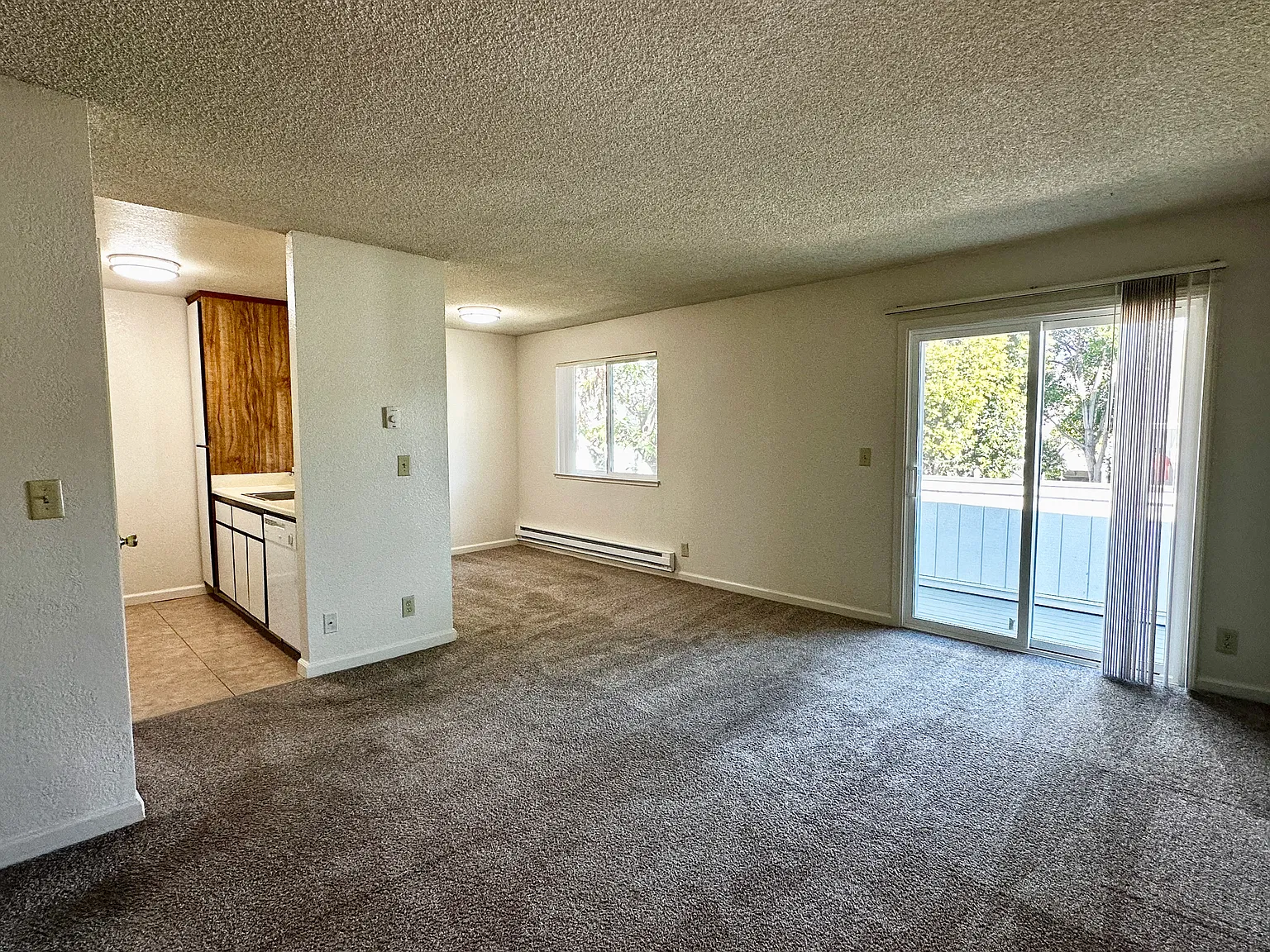 39406 Parkhurst Dr — Photo 2