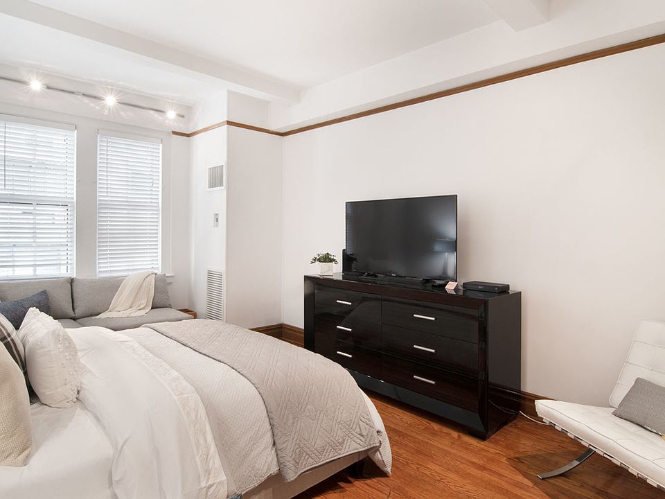 1st image of 145 W 58th St #6L