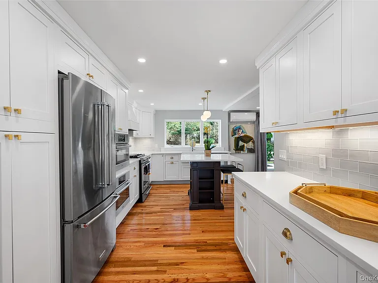 1001 Shore Acres Dr — Photo 6