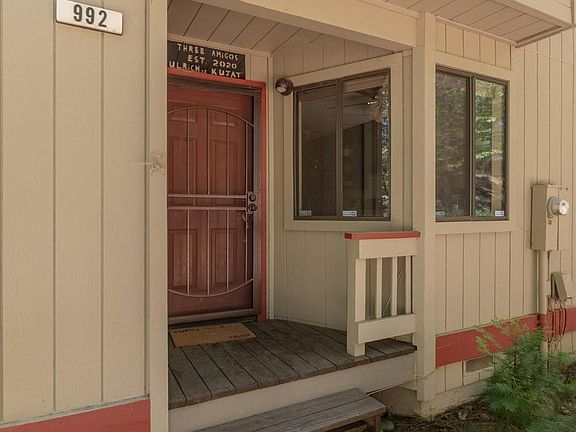 3rd image of 992 Manuel Rd