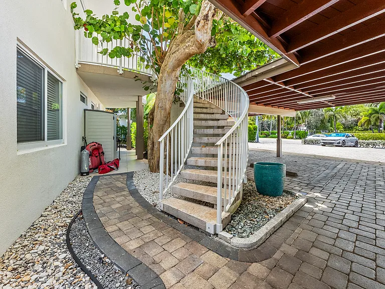 1203 Hillsboro Mile #5B — Photo 21