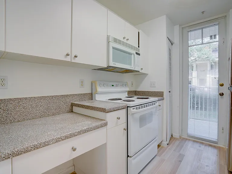 1136 Town Center Dr #11 — Photo 23