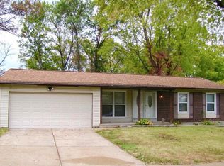11791 La Padera Ln, Florissant, MO 63033