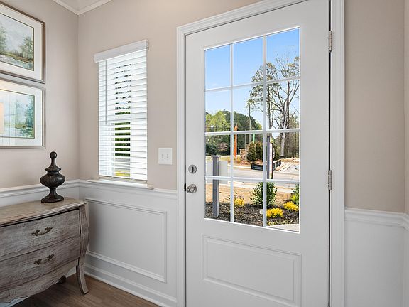 3rd image of 203 Courtside Dr