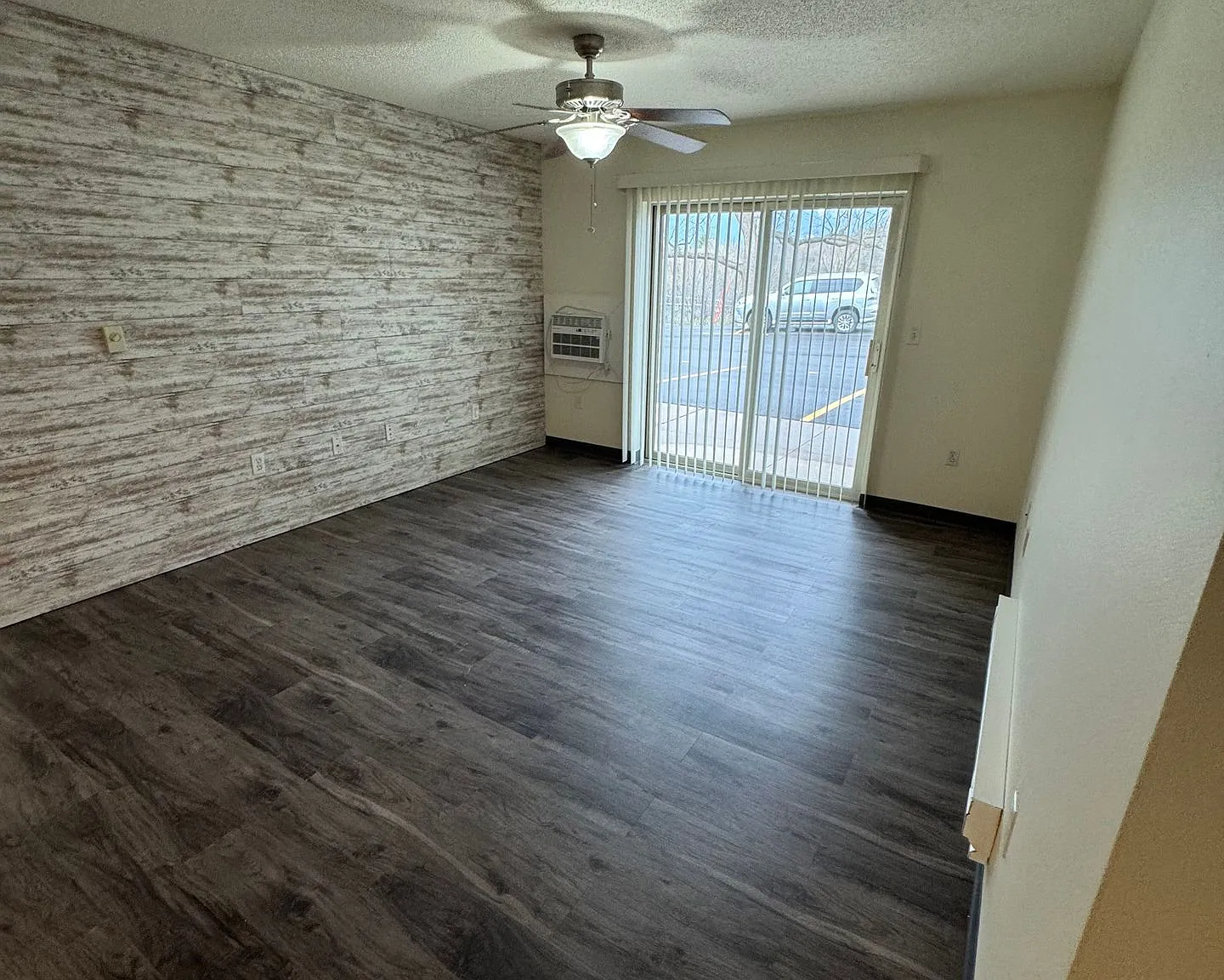 PIONEER BLUFF APARTMENTS — Photo 4