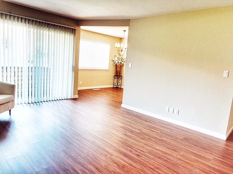 California Oaks Apartments — Photo 8