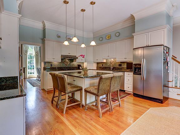 5th image of 6 Oak Glen Ct