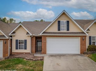 7032 Pemmbrooke Shire Ln, Knoxville, TN 37909