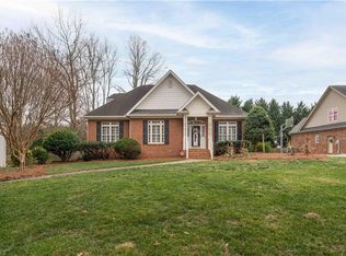 5250 Meadowlark Glen Ln, Winston Salem, NC 27106