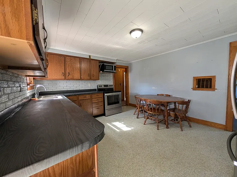 405 W Green St — Photo 2