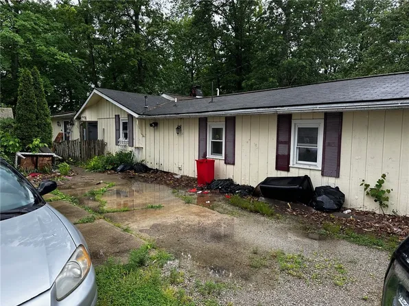 24856 Johnson Dr, Oakland, IL 61943