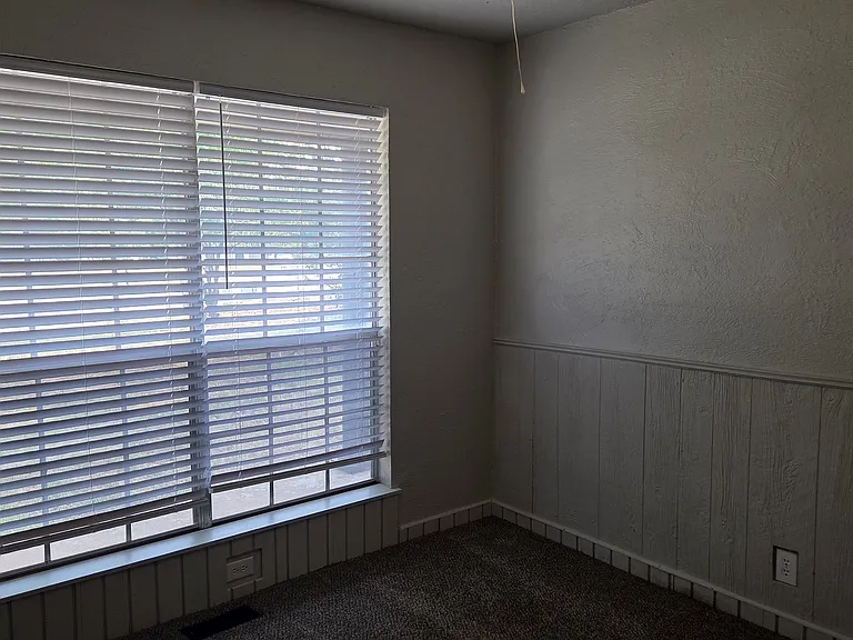 401 Norton Cir — Photo 13