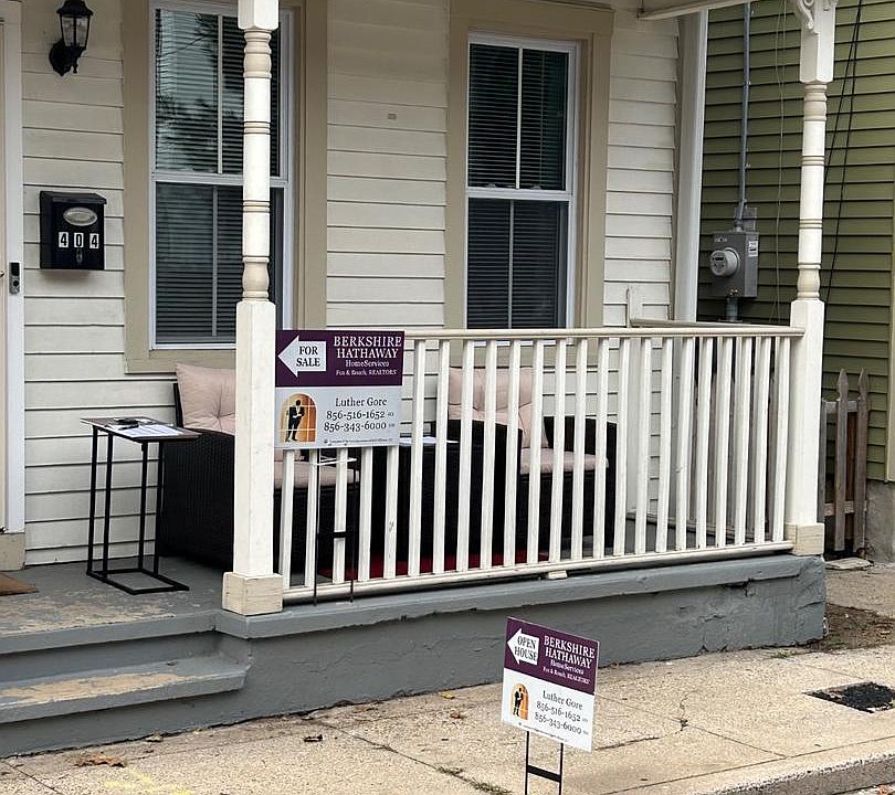 1st image of 404 Lawrence St