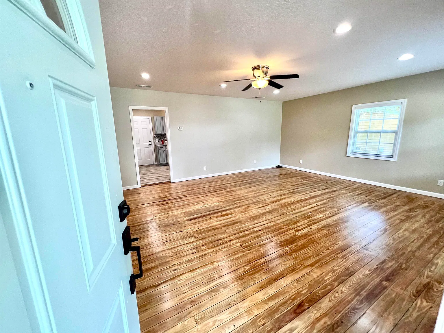2 bed, 1232 sqft, $2,000 — Photo 3