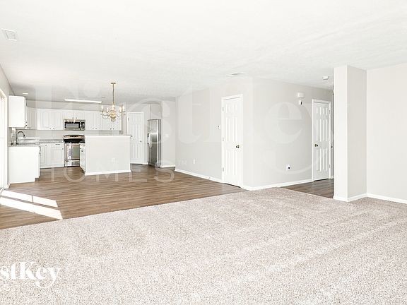 3rd image of 11138 Guy St
