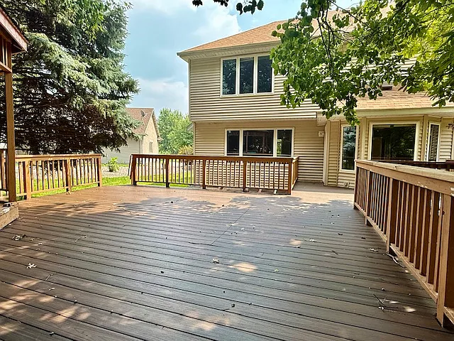 5745 Annapolis Ln N — Photo 28