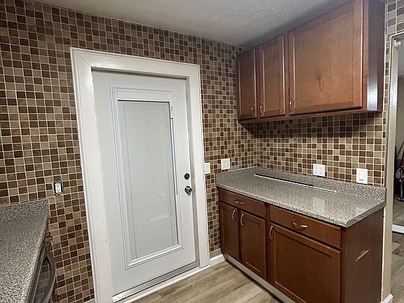 5th image of 75 King Ave