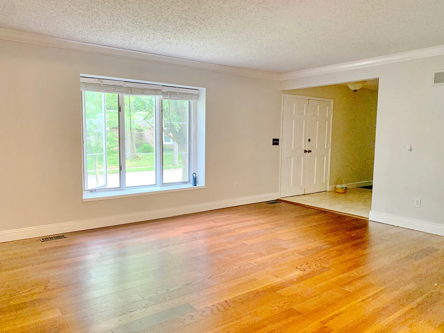 4 bed, 2.5 bath, 2341 sqft, $2,950 — Photo 3