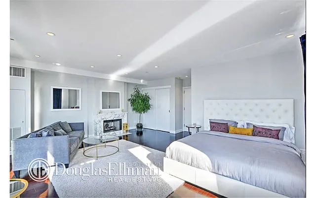 Rented by Douglas Elliman | media 27