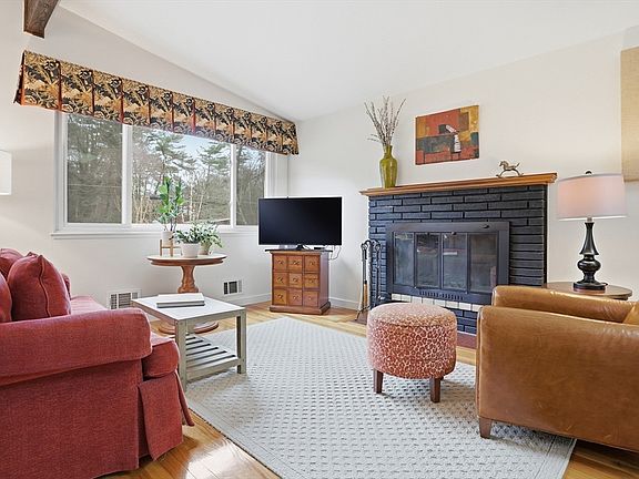 4th image of 69 Robbins Rd