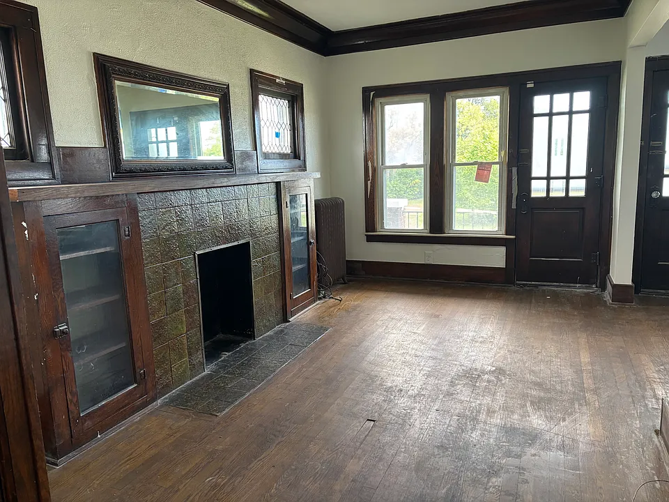 1275 W Grand Blvd