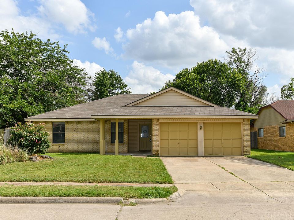 1st image of 2649 Berkshire Ln