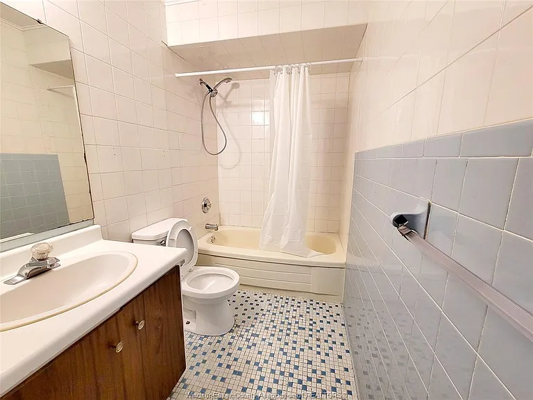 2240 Howard Ave #UPPER — Photo 9