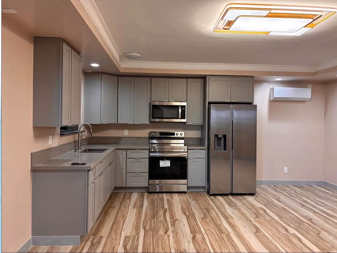 2 bed, 800 sqft, $3,200 — Photo 1