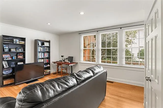 5607 Prytania St #F — Photo 3