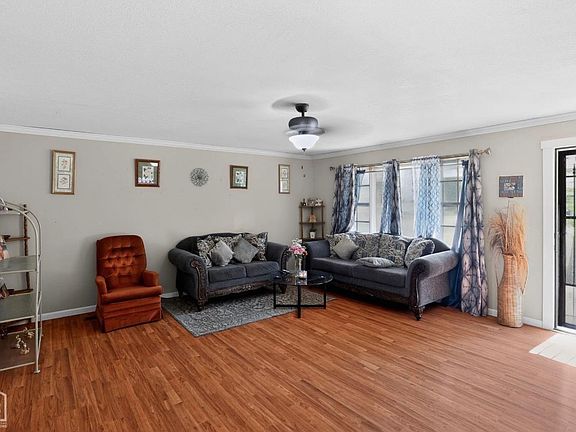 2nd image of 116 Thompson St