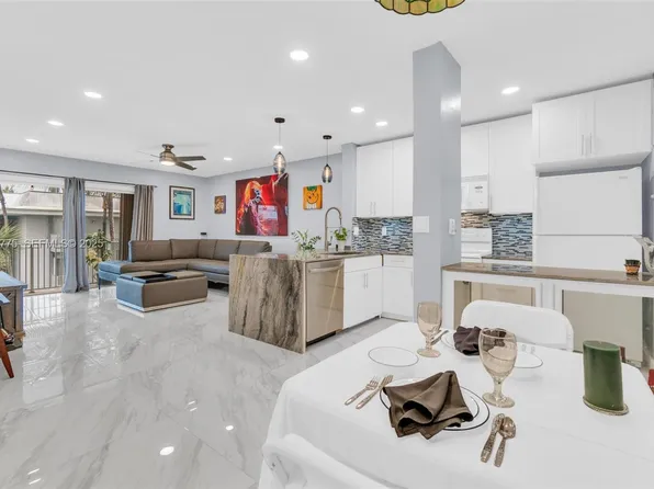 7401 SW 82nd St APT 301S, Miami, FL 33143